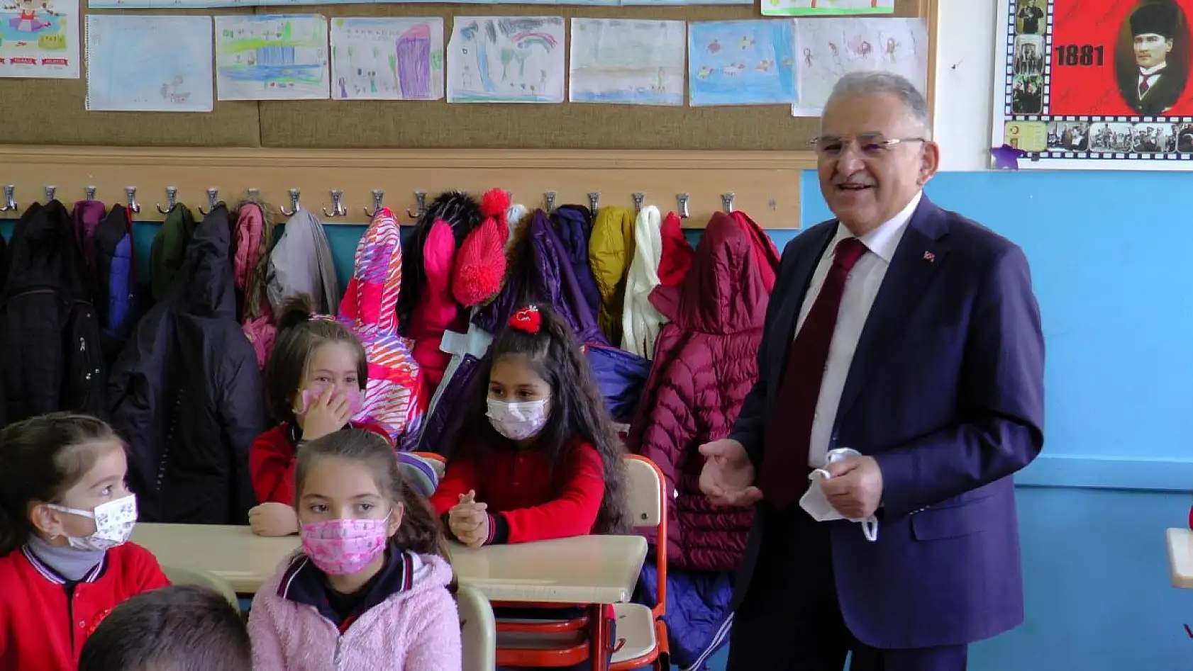 Kayseri'de 314 bin 736 öğrenci karne heyecanı yaşadı