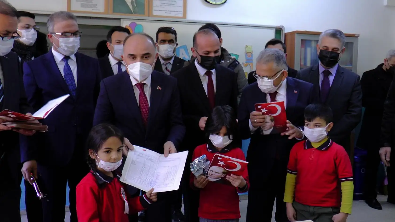 Kayseri'de 314 bin 736 öğrenci karne heyecanı yaşadı