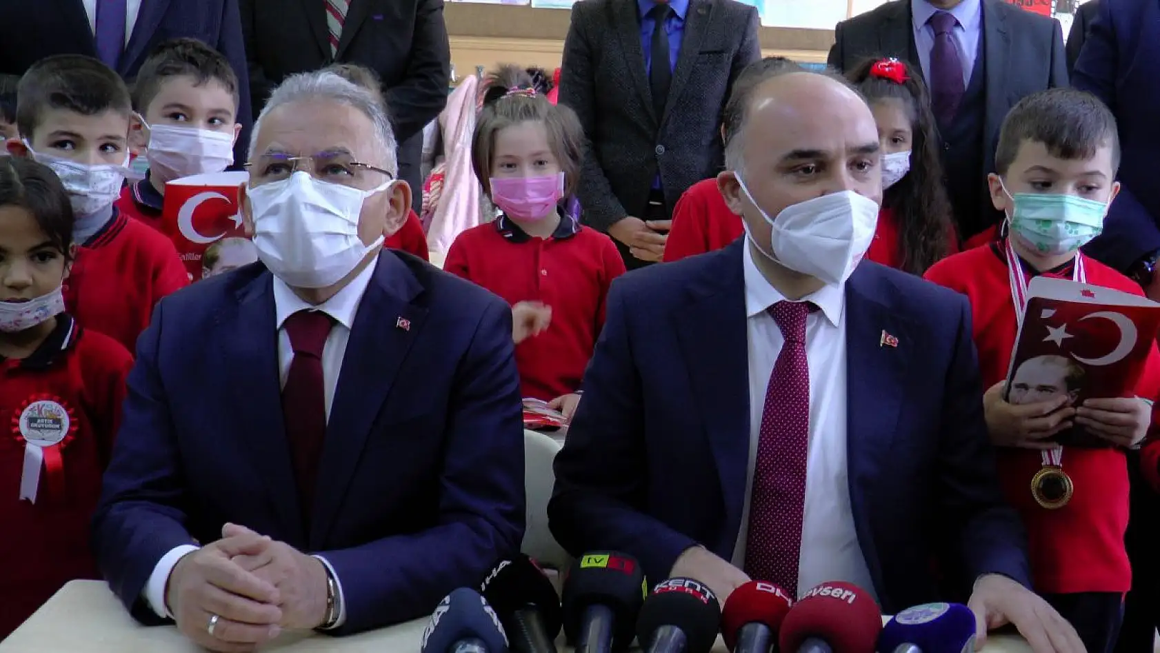 Kayseri'de 314 bin 736 öğrenci karne heyecanı yaşadı