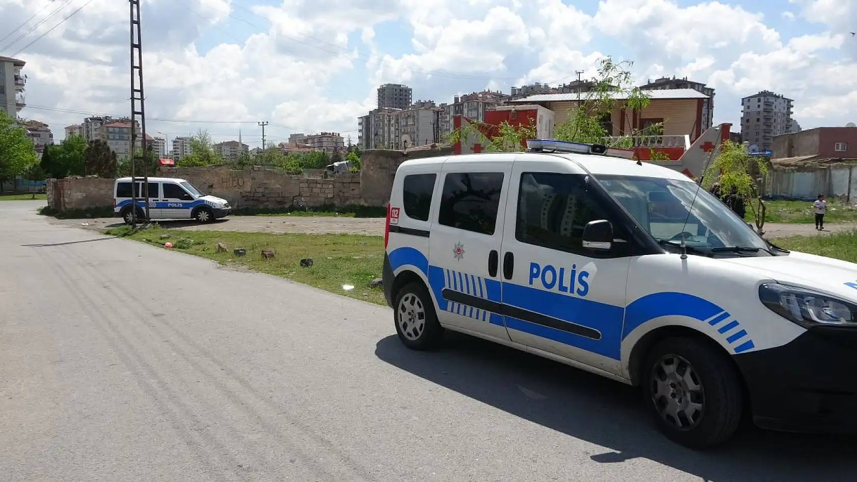 Silahlı dehşet: Annesini ve komşusunu vurdu