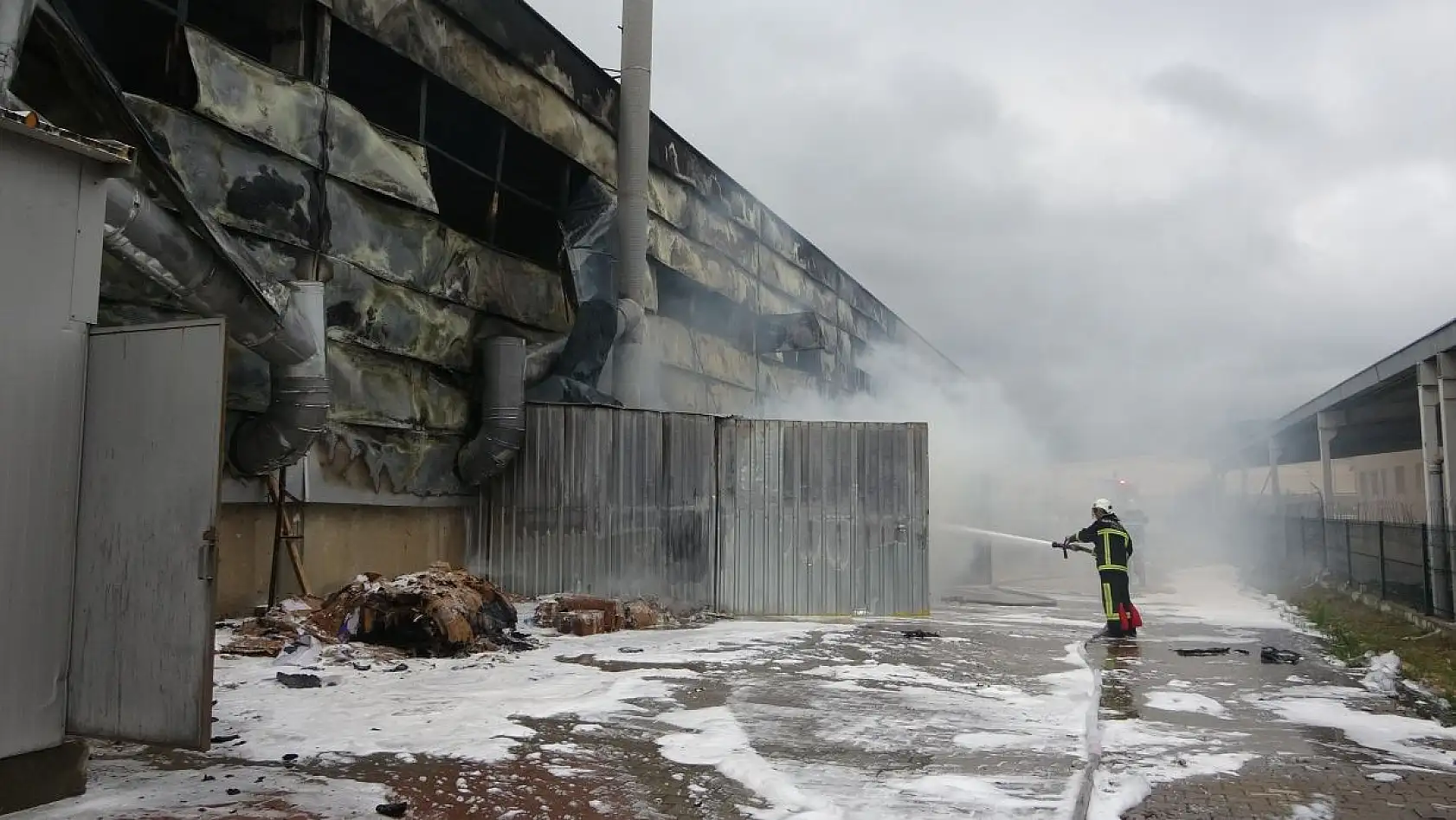 Yangın 62 personelle söndürüldü