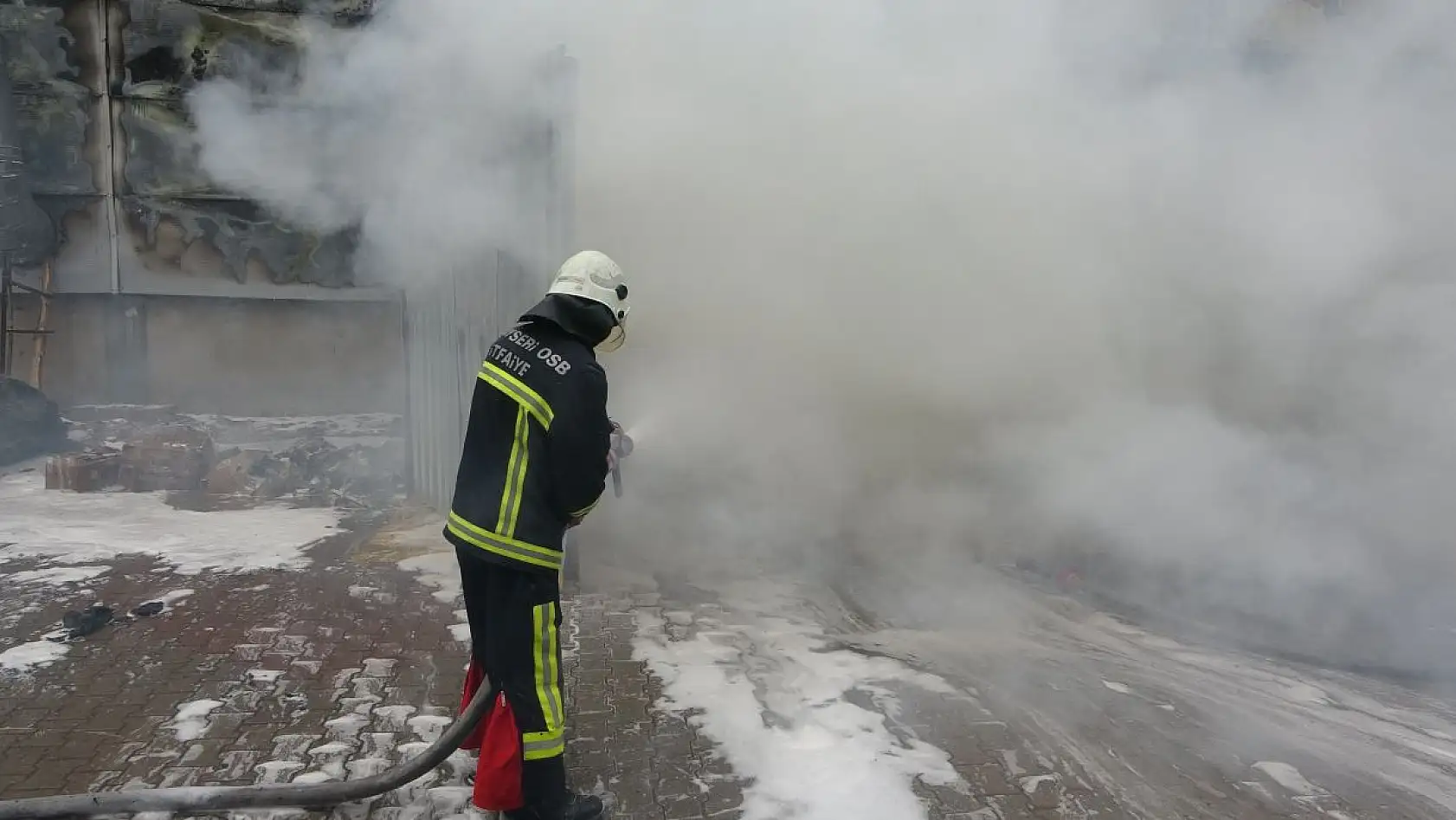 Yangın 62 personelle söndürüldü