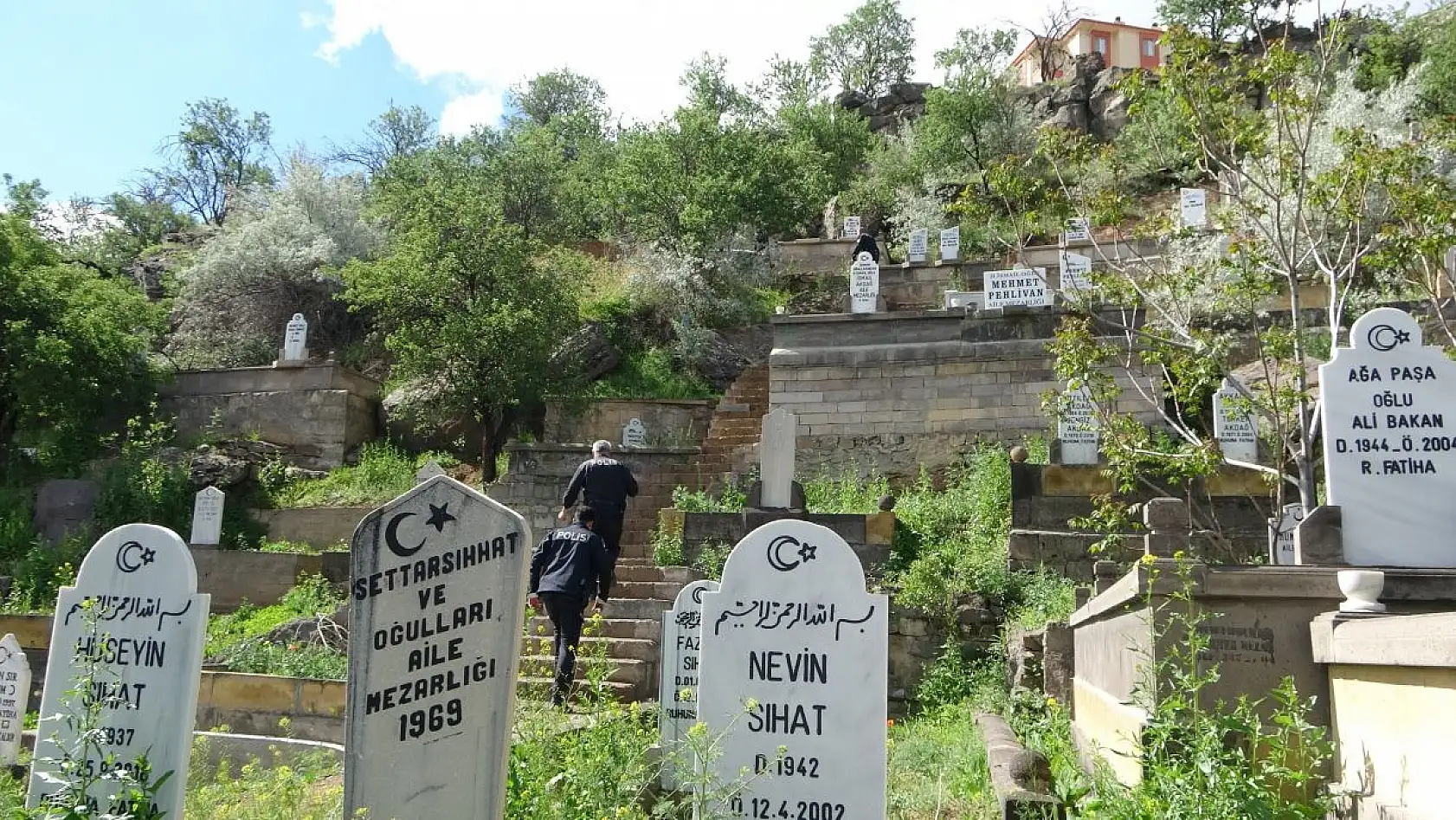 Dehşet saçtı! Eski sevgilisini boğazından bıçakladı