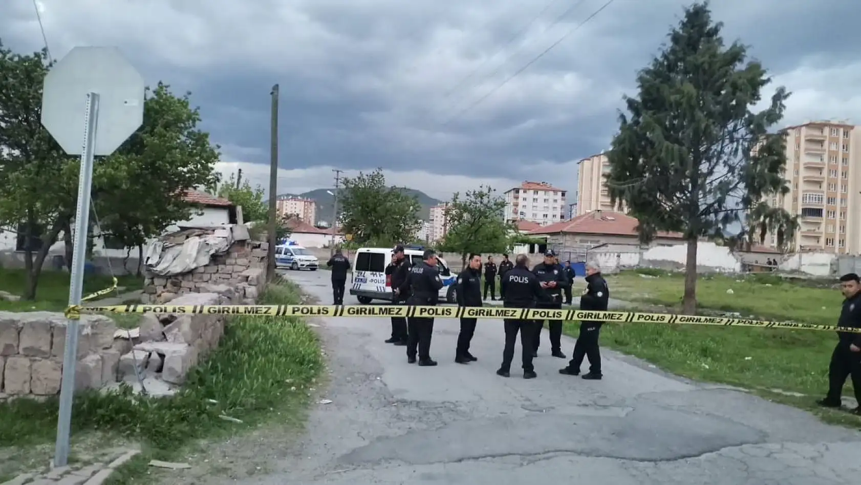 Halı sahada tüfekle vuruldu