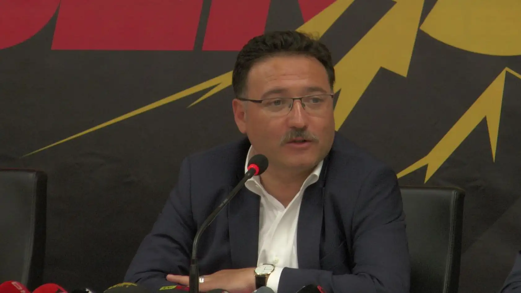 Baki Ertekin'den Berna Gözbaşı'na övgüler