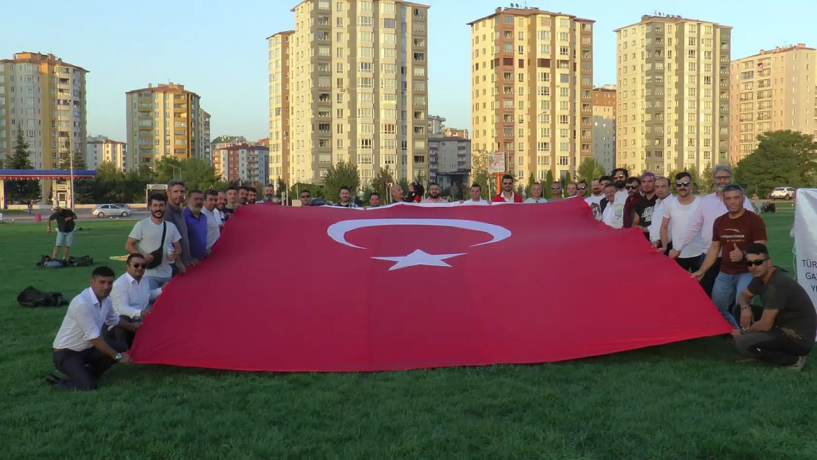 Gazilere 'havalı jest'