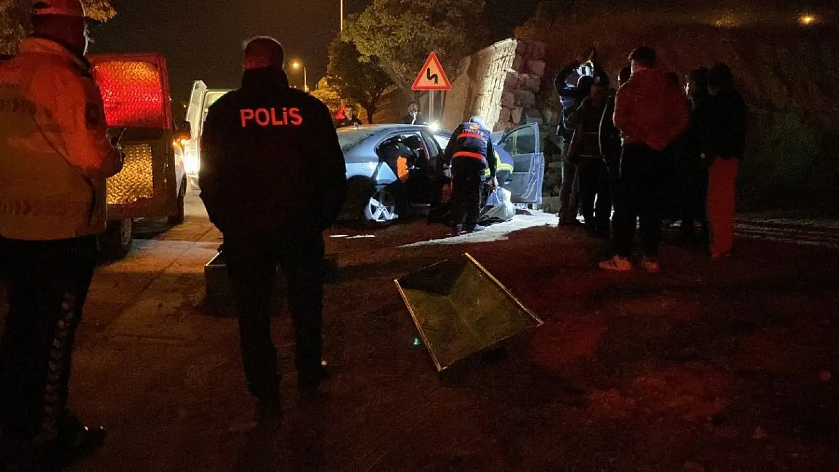 Trafik kazası: 1 ölü, 3 yaralı