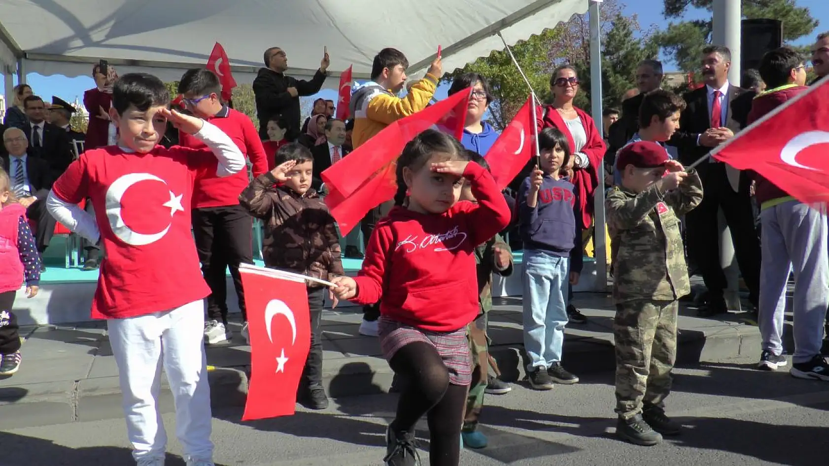 Asker selamlı karşılama