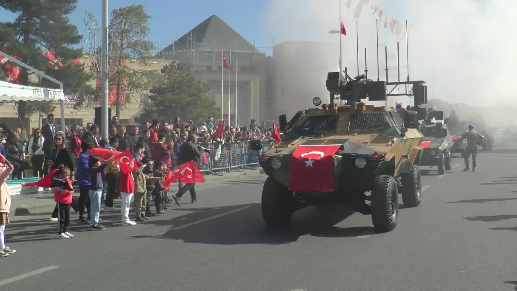 Asker selamlı karşılama