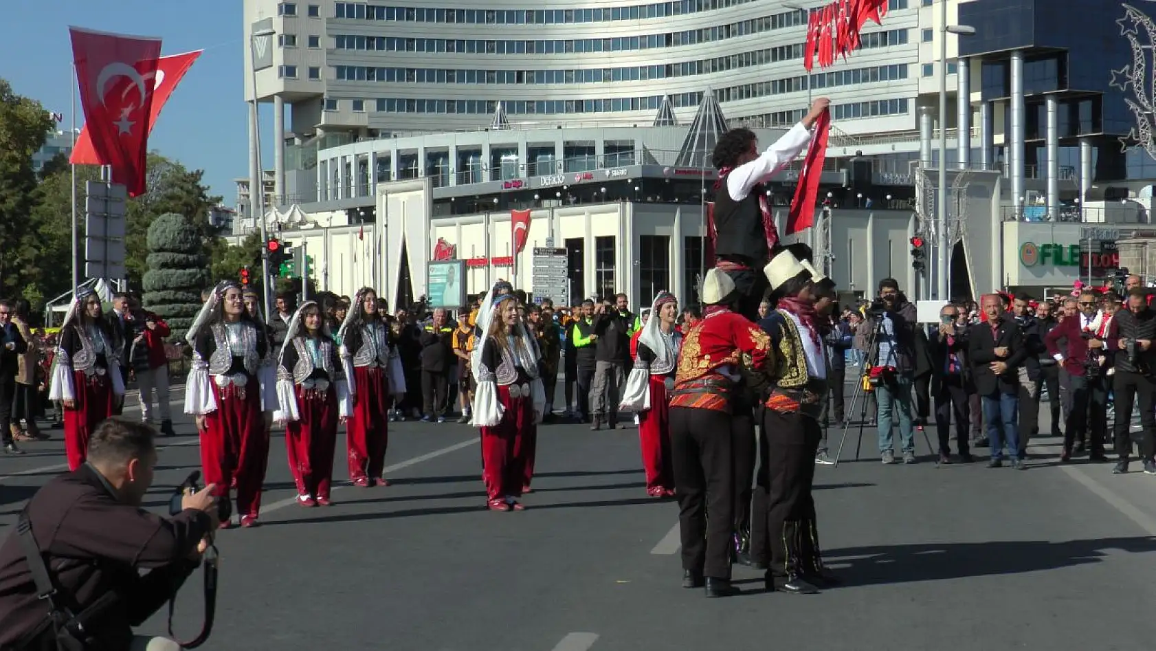 Asker selamlı karşılama