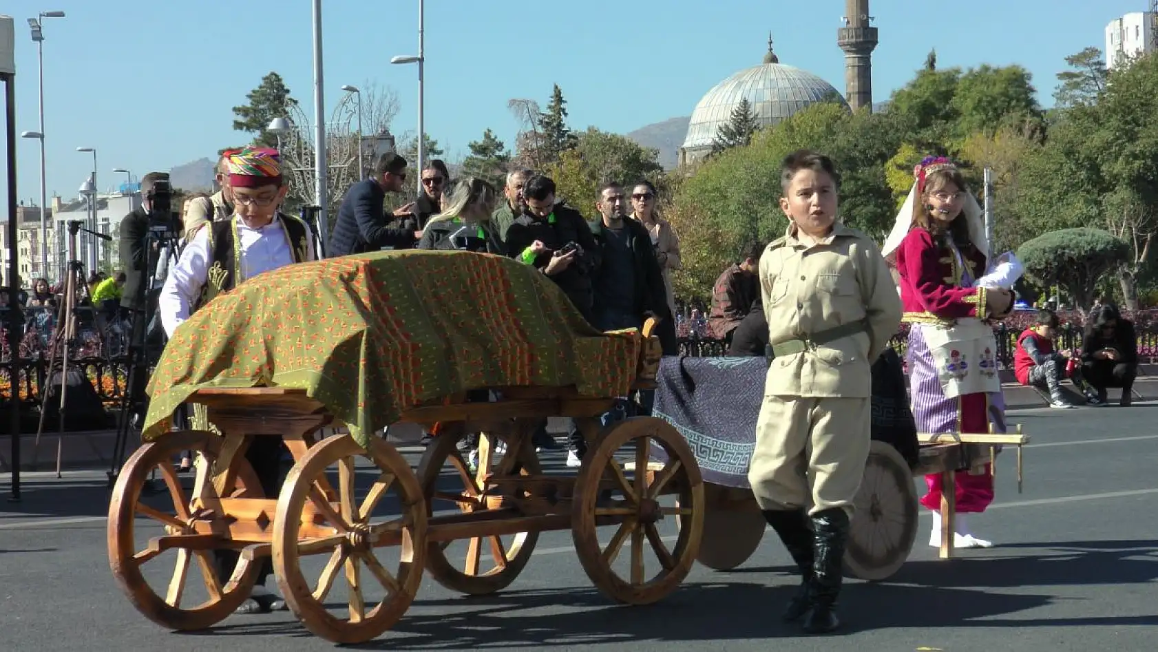 Asker selamlı karşılama