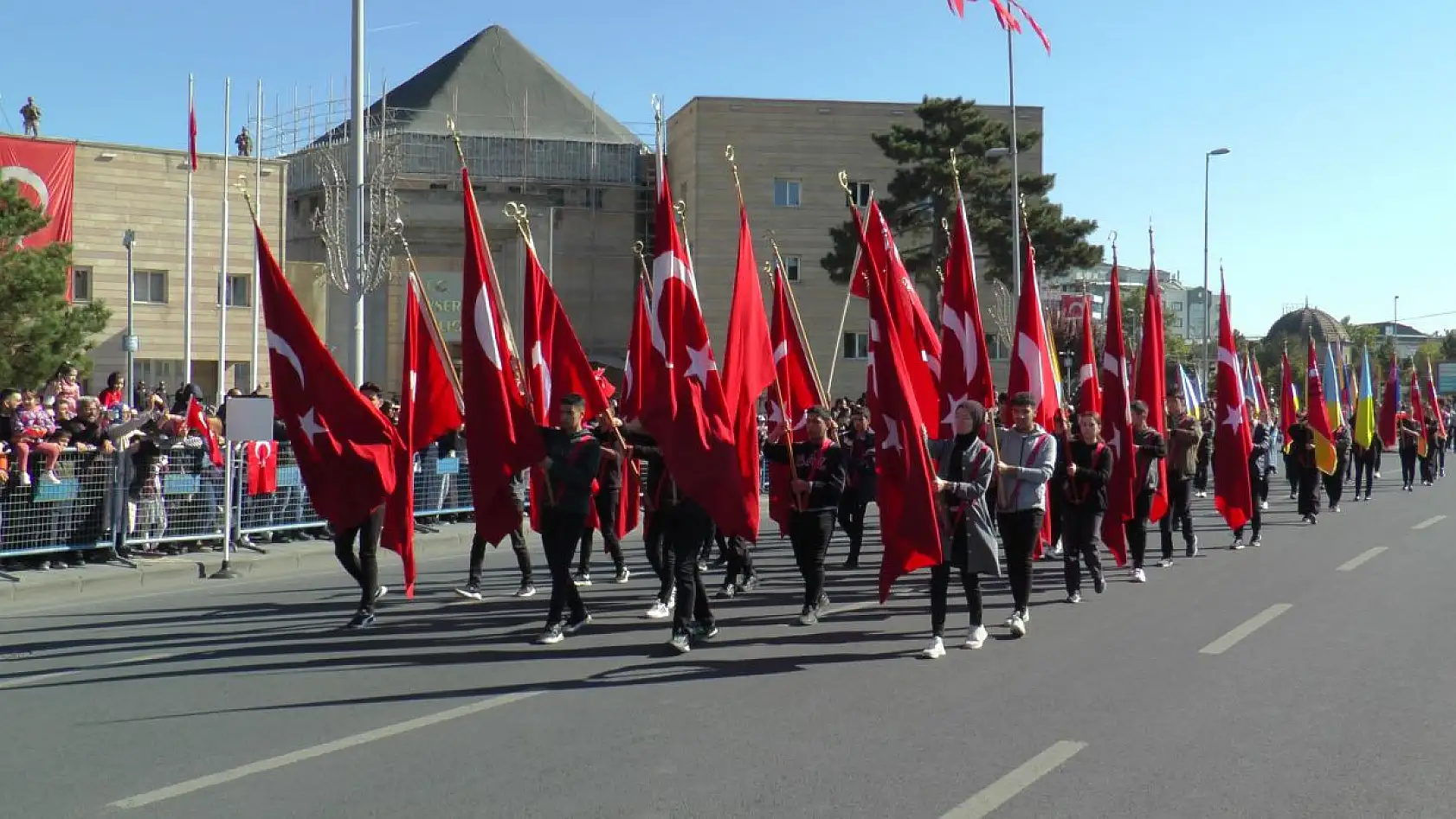 Asker selamlı karşılama