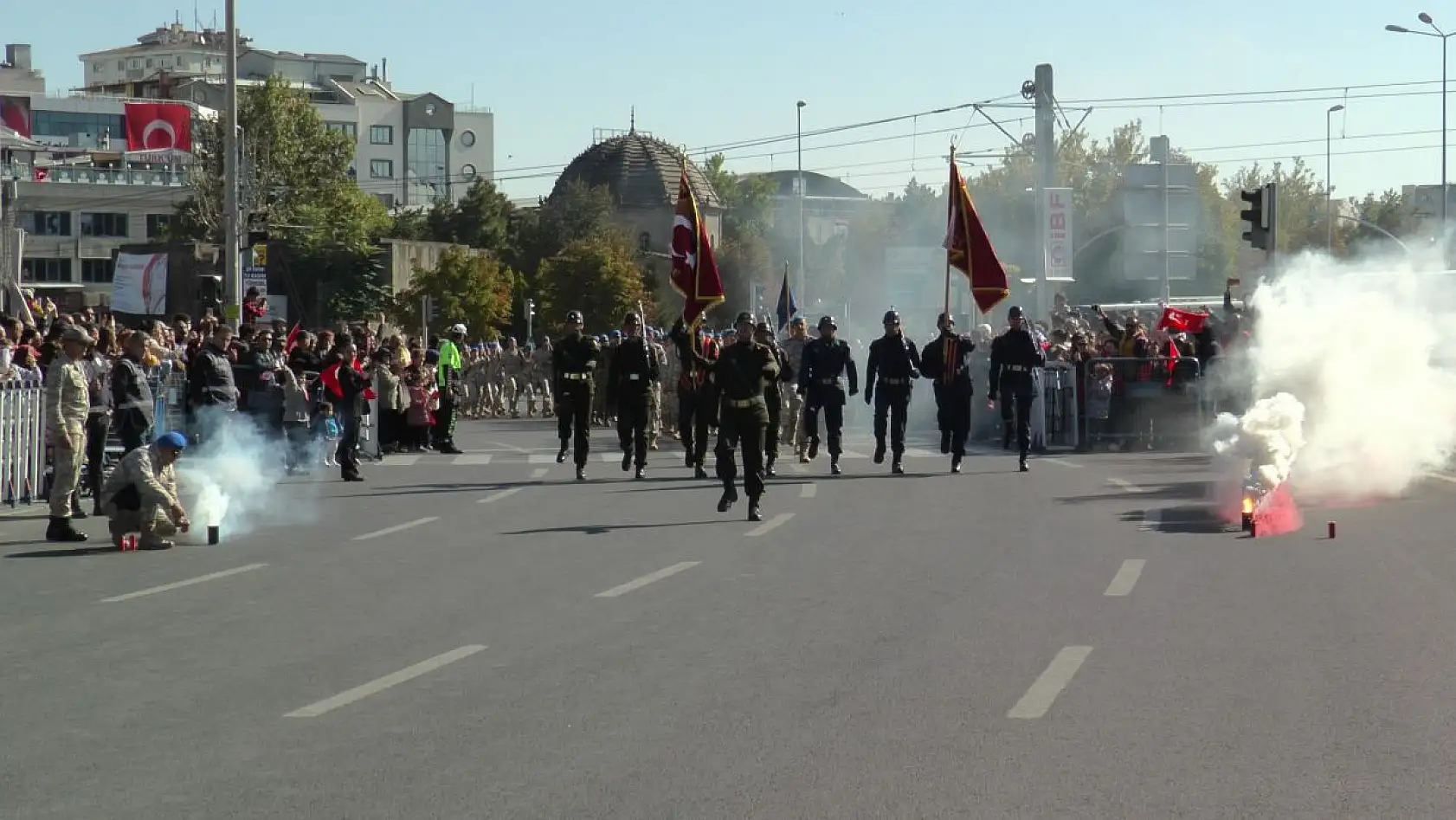 Asker selamlı karşılama