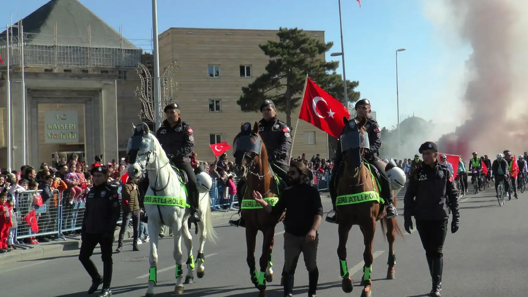 Asker selamlı karşılama