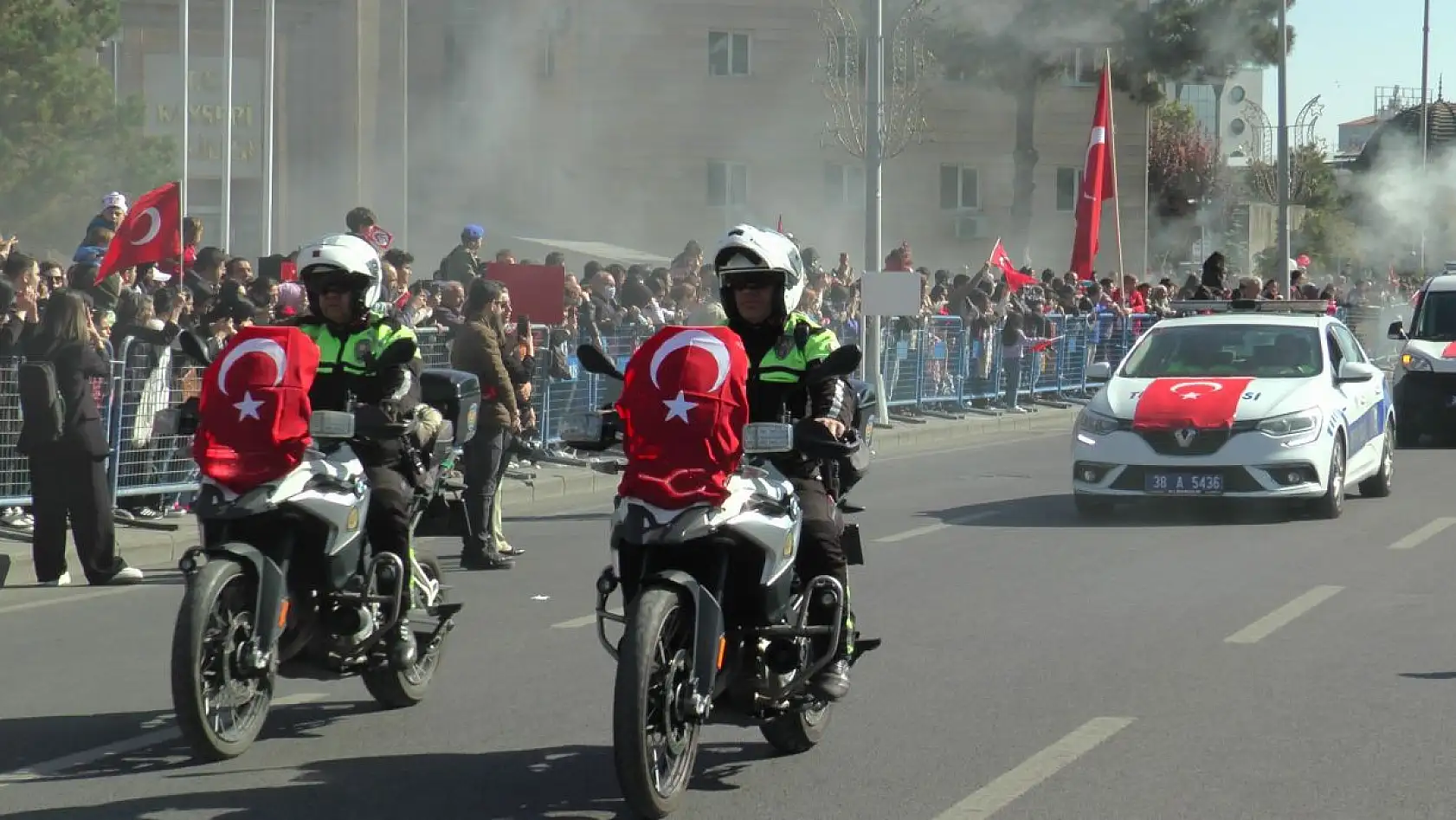 Asker selamlı karşılama