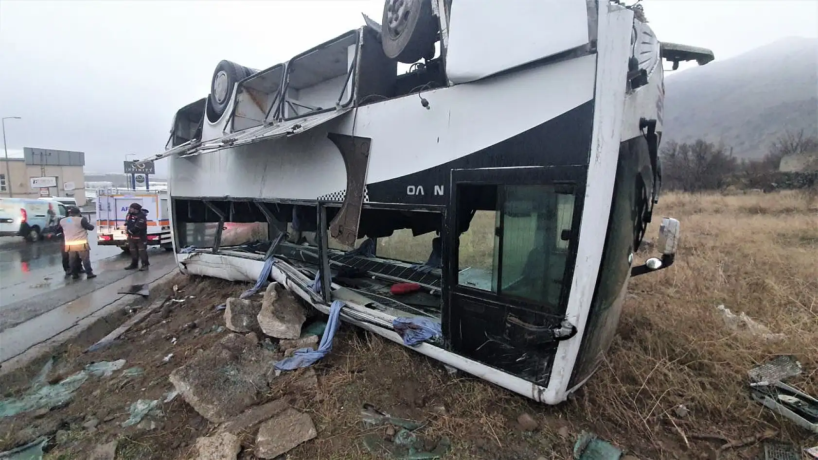 İşçi servisi takla attı: 1'i ağır 22 yaralı var