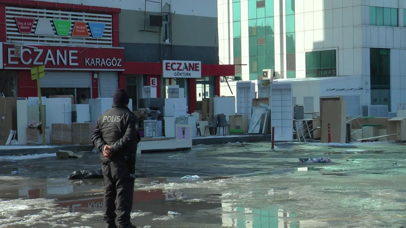 Yıkım için o binada tahliyeler başladı