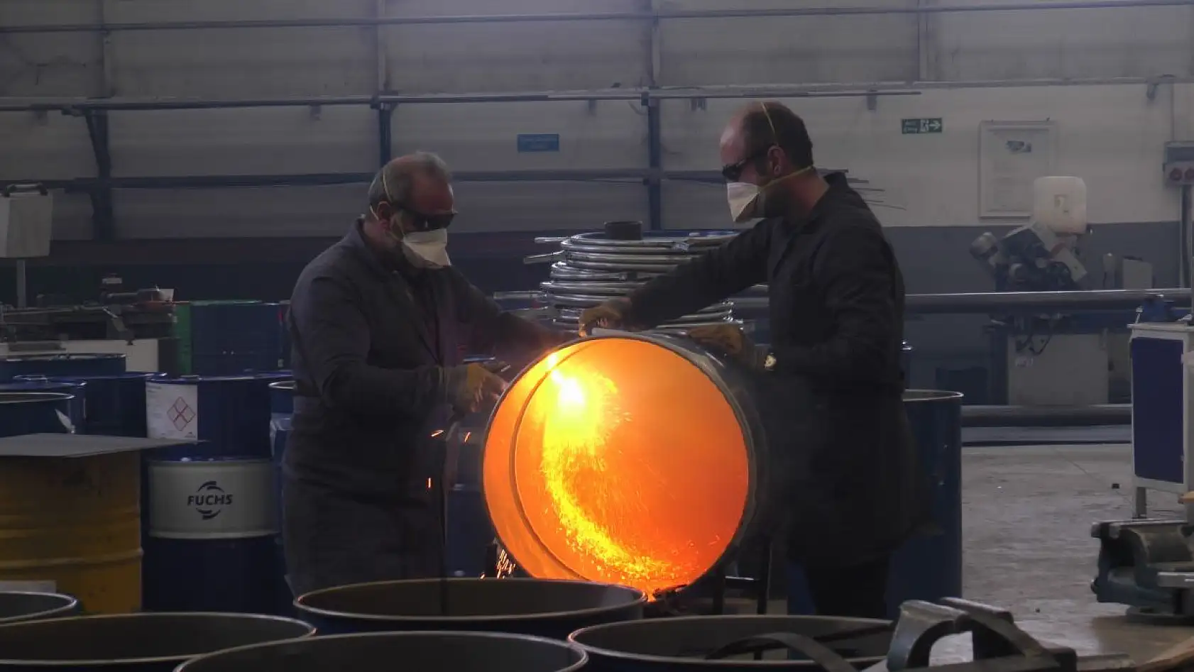 Deprem bölgesine soba yapıyorlar