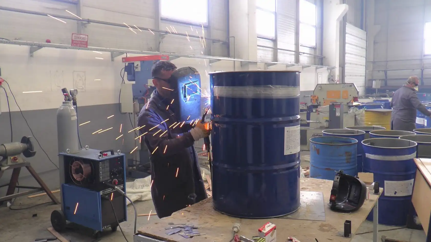 Deprem bölgesine soba yapıyorlar