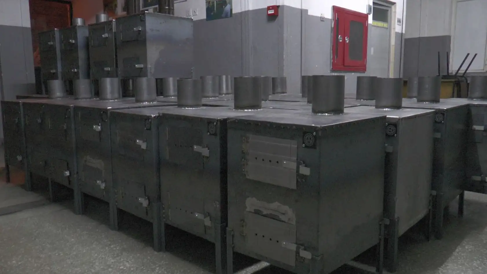 Deprem bölgesine soba yapıyorlar