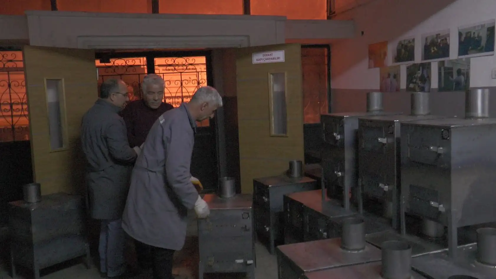 Deprem bölgesine soba yapıyorlar