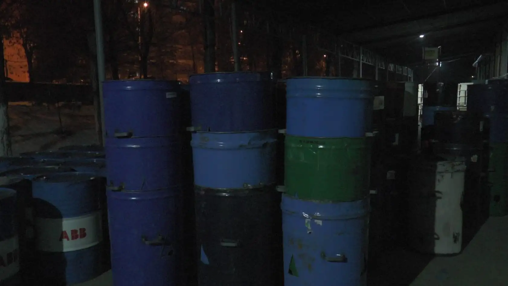 Deprem bölgesine soba yapıyorlar