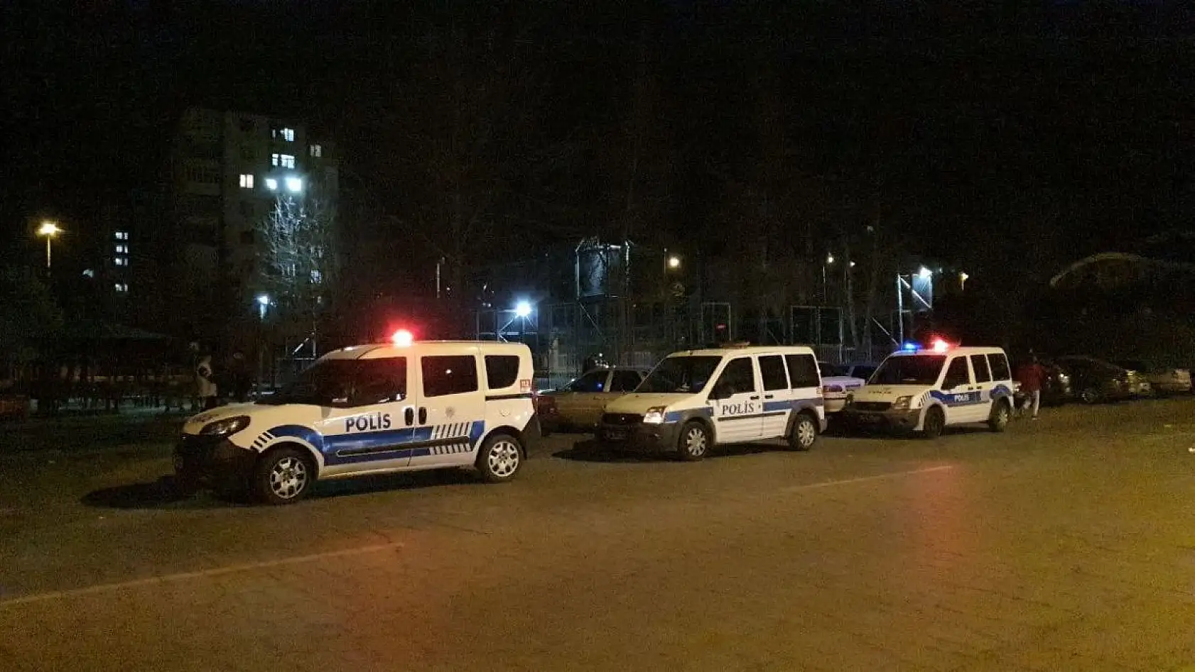 Yürüyüş yapan kadın bacağından vuruldu