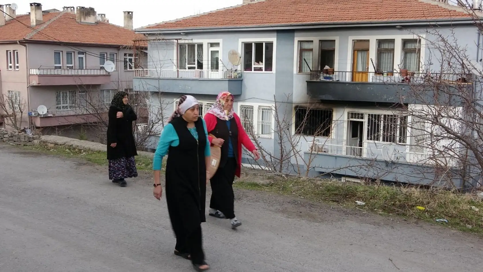 8'inci kattan düştü ölmedi, ama yangında hayatını kaybetti