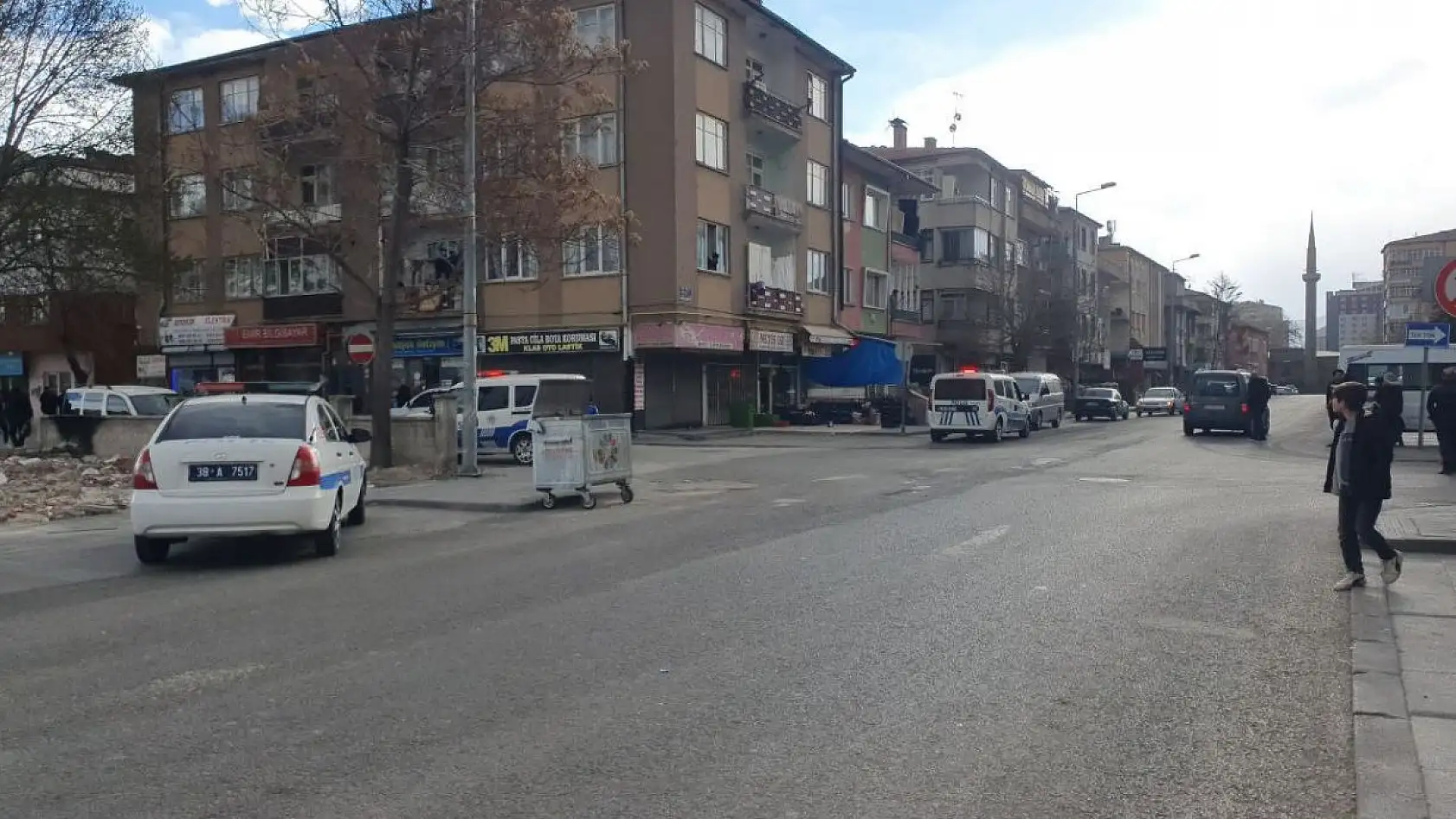 Tartıştığı şahsı balkondan ateş ederek yaraladı!