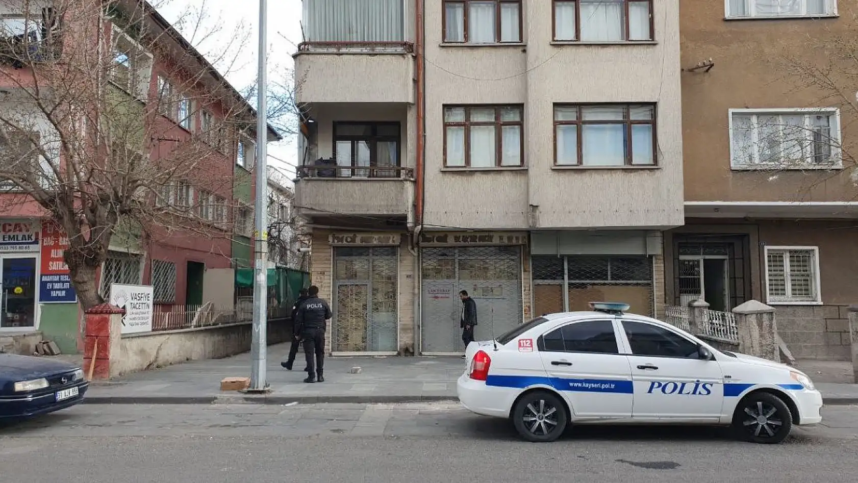 Tartıştığı şahsı balkondan ateş ederek yaraladı!