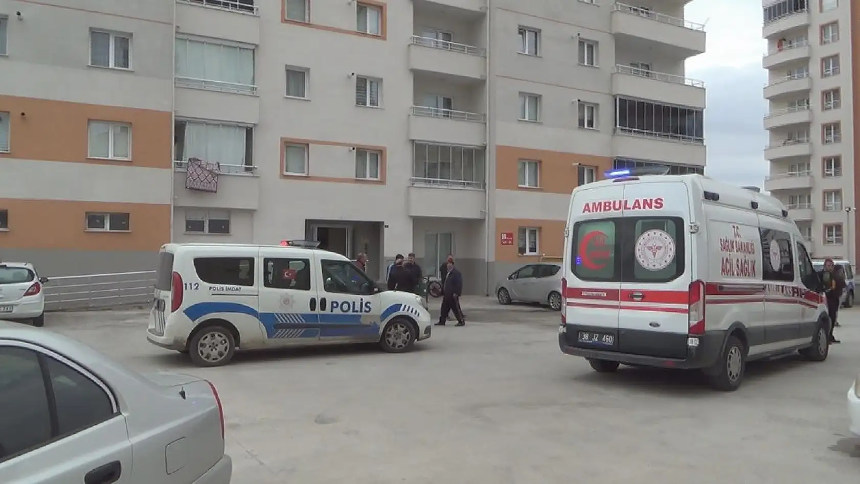 Yangında ağır yaralanan anne öldü