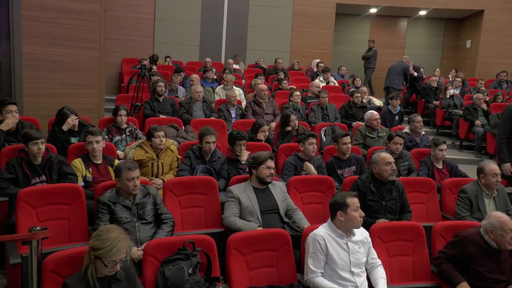 Özener'den dikkat çeken deprem açıklaması