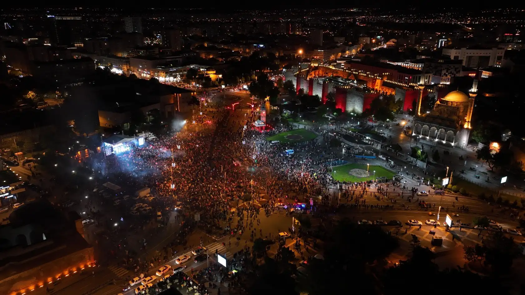 Kayseri'deki Erdoğan coşkusu havadan böyle görüntülendi