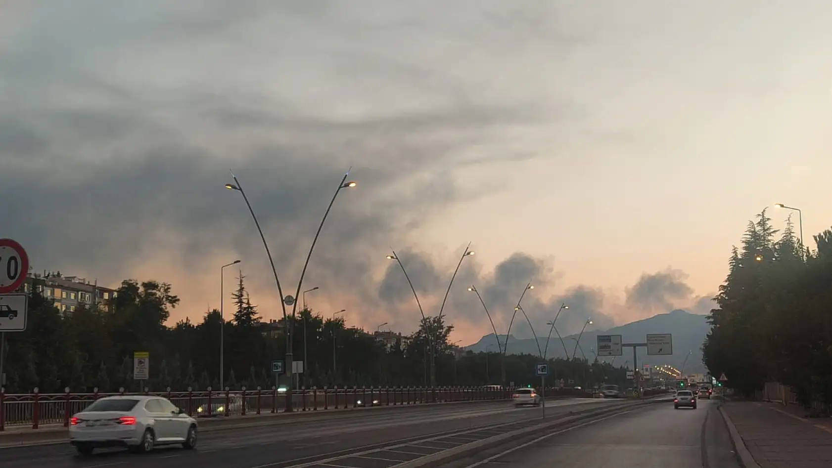 Kayseri'de duman gökyüzünü sardı... Kent merkezinden böyle görüntülendi