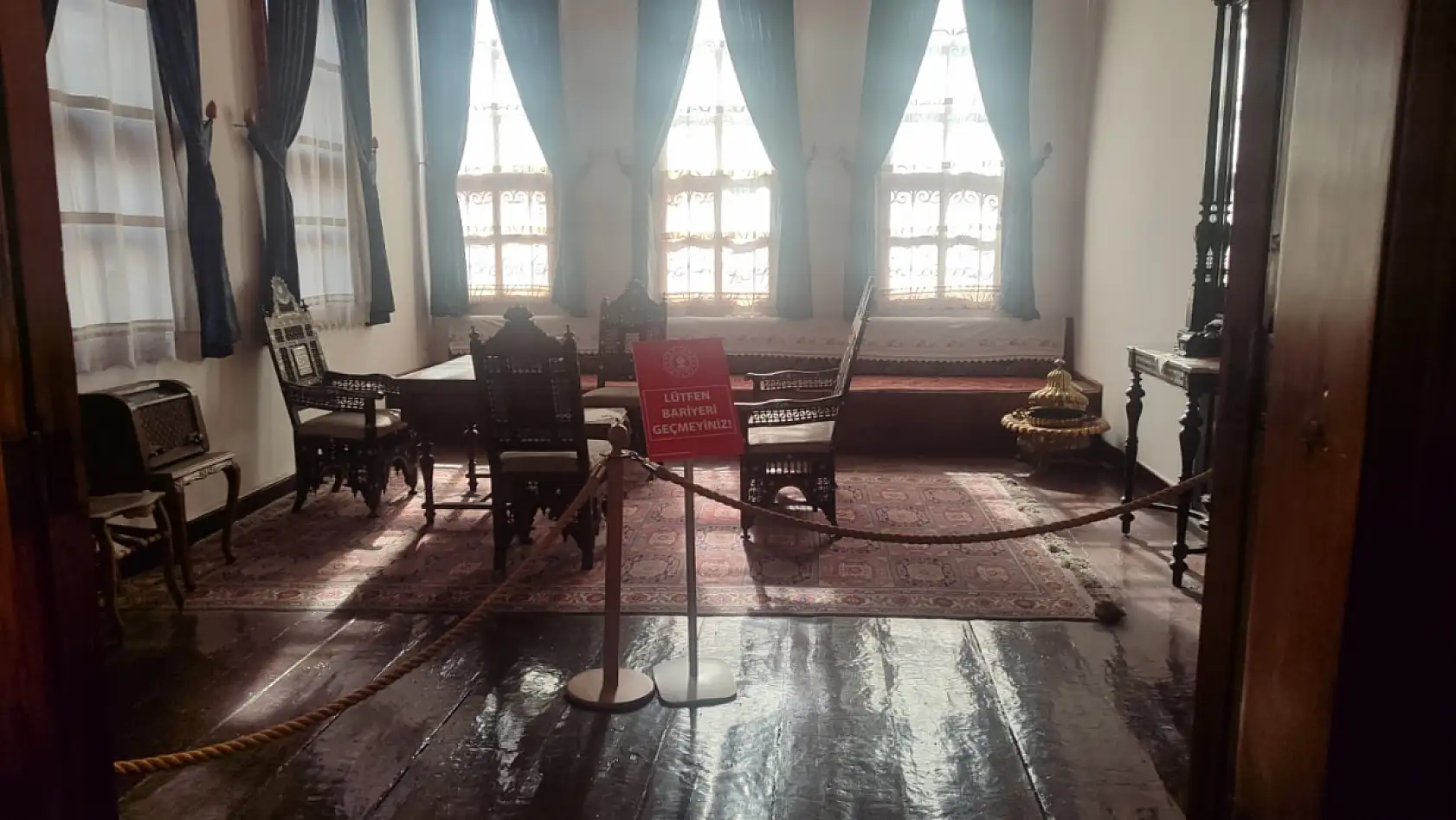 İşte Atatürk'ün Kayseri'deki yatağı ve çalışma masası!