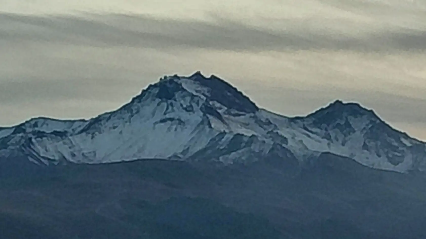 Erciyes'in zirvesinde korkutan, garip ve gizemli bir yüz belirdi! Kent merkezinde o ana şahit olan dönüp bir daha baktı