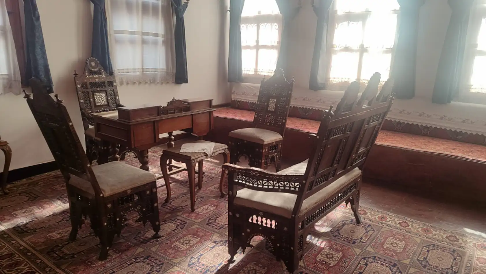 İşte Atatürk'ün Kayseri'deki yatağı ve çalışma masası!