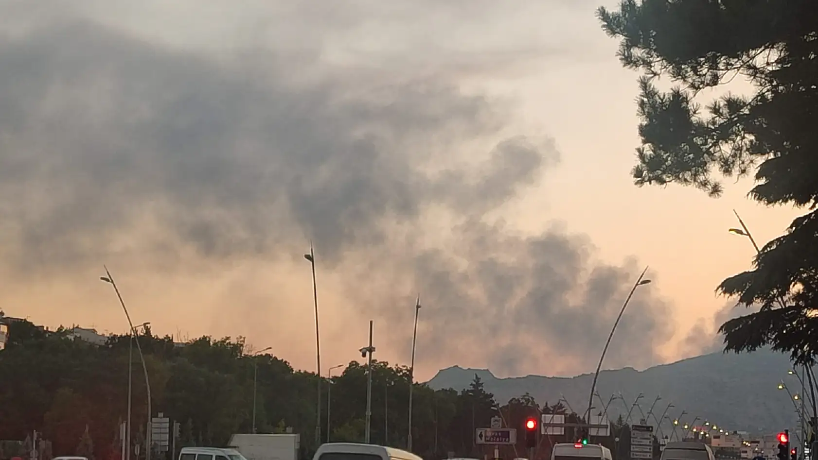 Kayseri'de duman gökyüzünü sardı... Kent merkezinden böyle görüntülendi