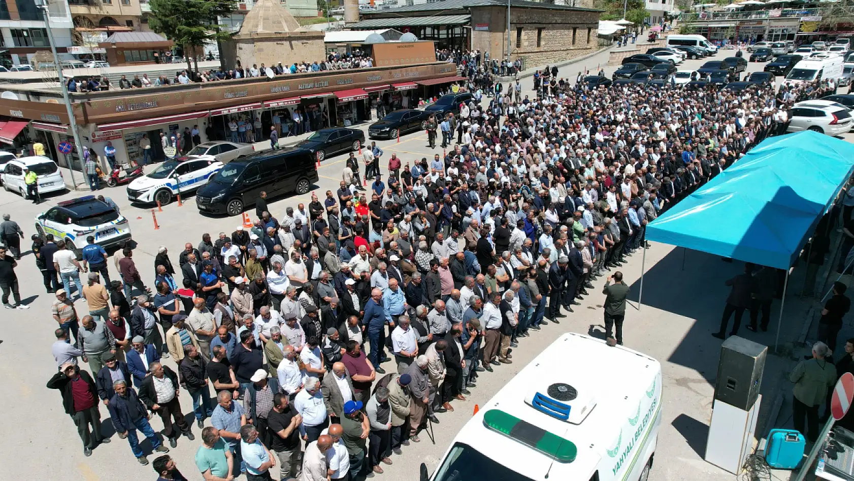 Kayserili iş adamının cenaze töreninde dikkat çeken görüntüler! Kayserispor'un eski Başkanı da günler sonra ilk kez ortaya çıktı