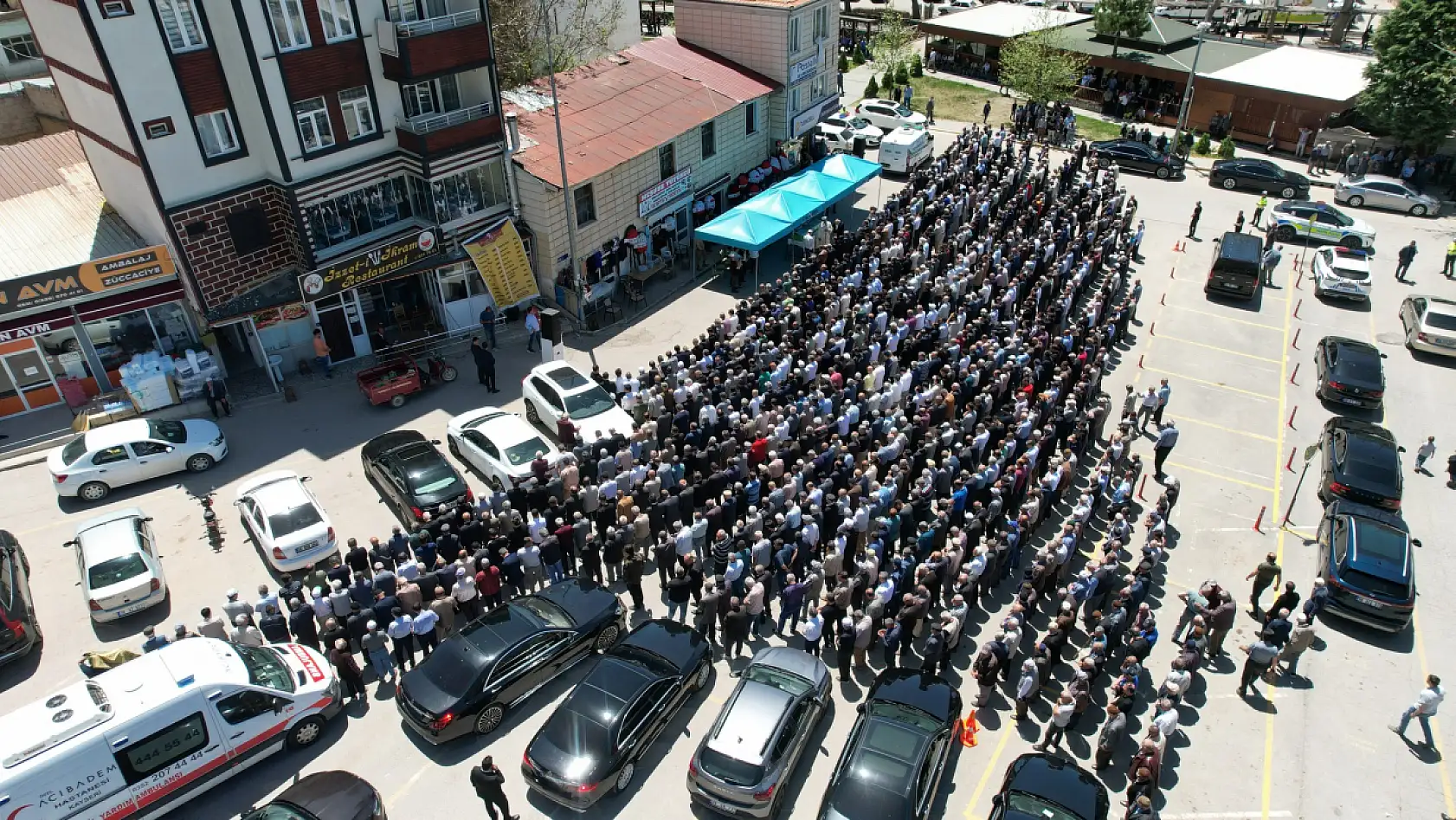 Kayserili iş adamının cenaze töreninde dikkat çeken görüntüler! Kayserispor'un eski Başkanı da günler sonra ilk kez ortaya çıktı
