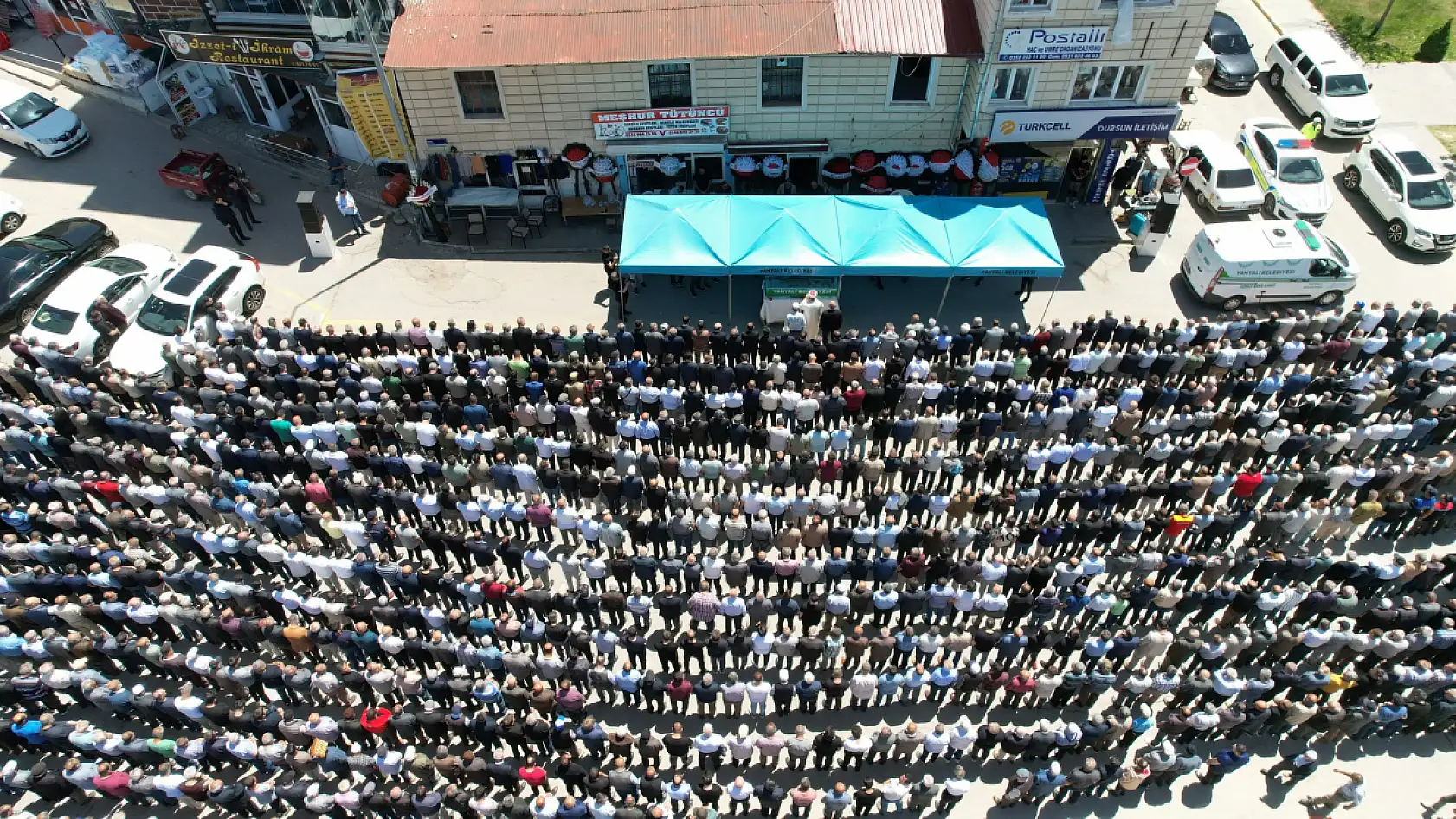 Kayserili iş adamının cenaze töreninde dikkat çeken görüntüler! Kayserispor'un eski Başkanı da günler sonra ilk kez ortaya çıktı