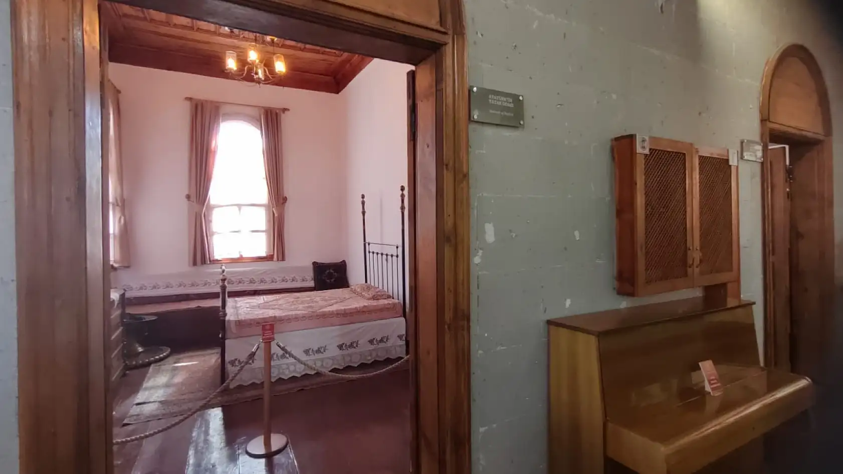 İşte Atatürk'ün Kayseri'deki yatağı ve çalışma masası!