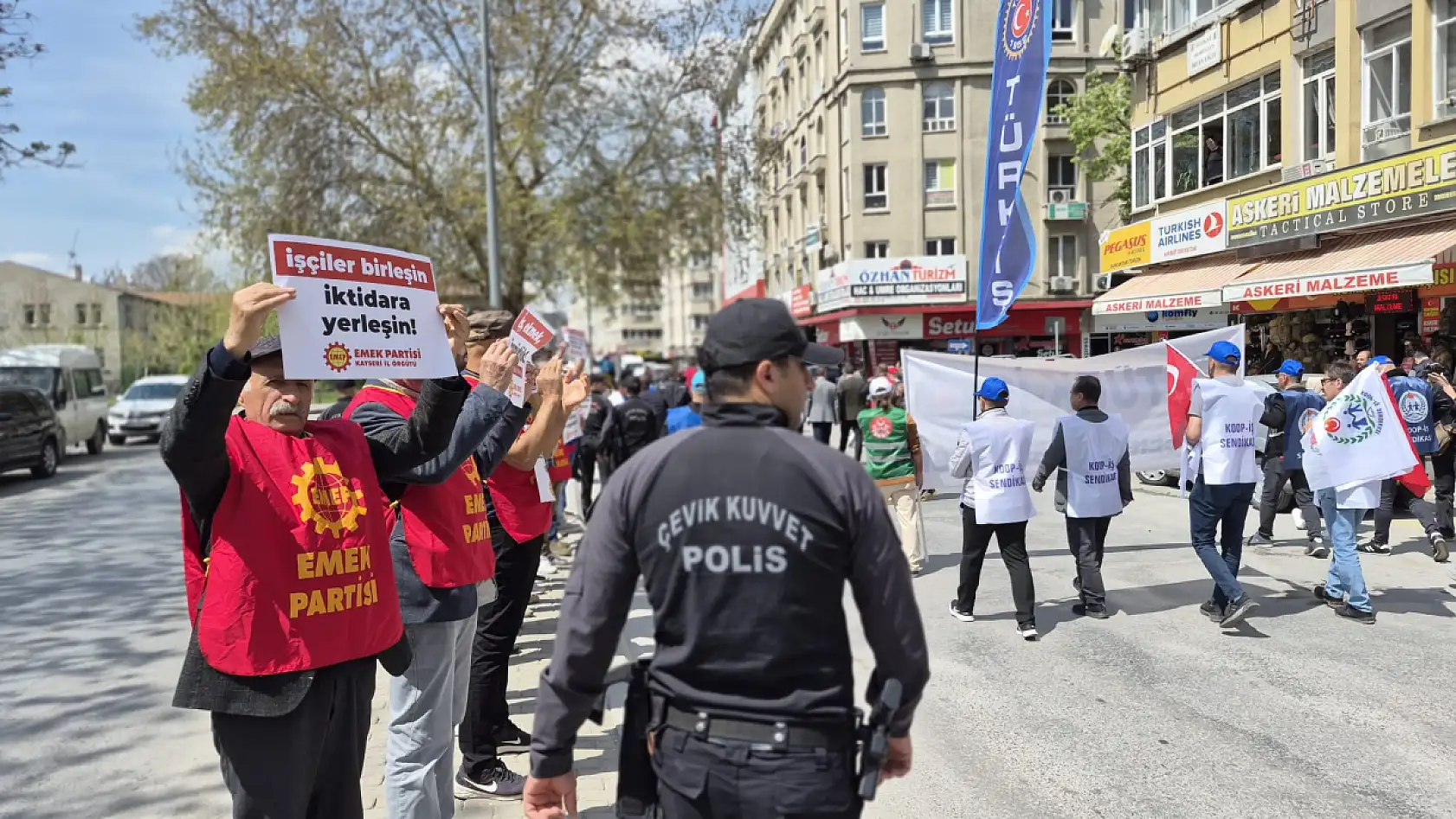 Kayseri'deki 1 Mayıs kutlamalarından renkli görüntüler