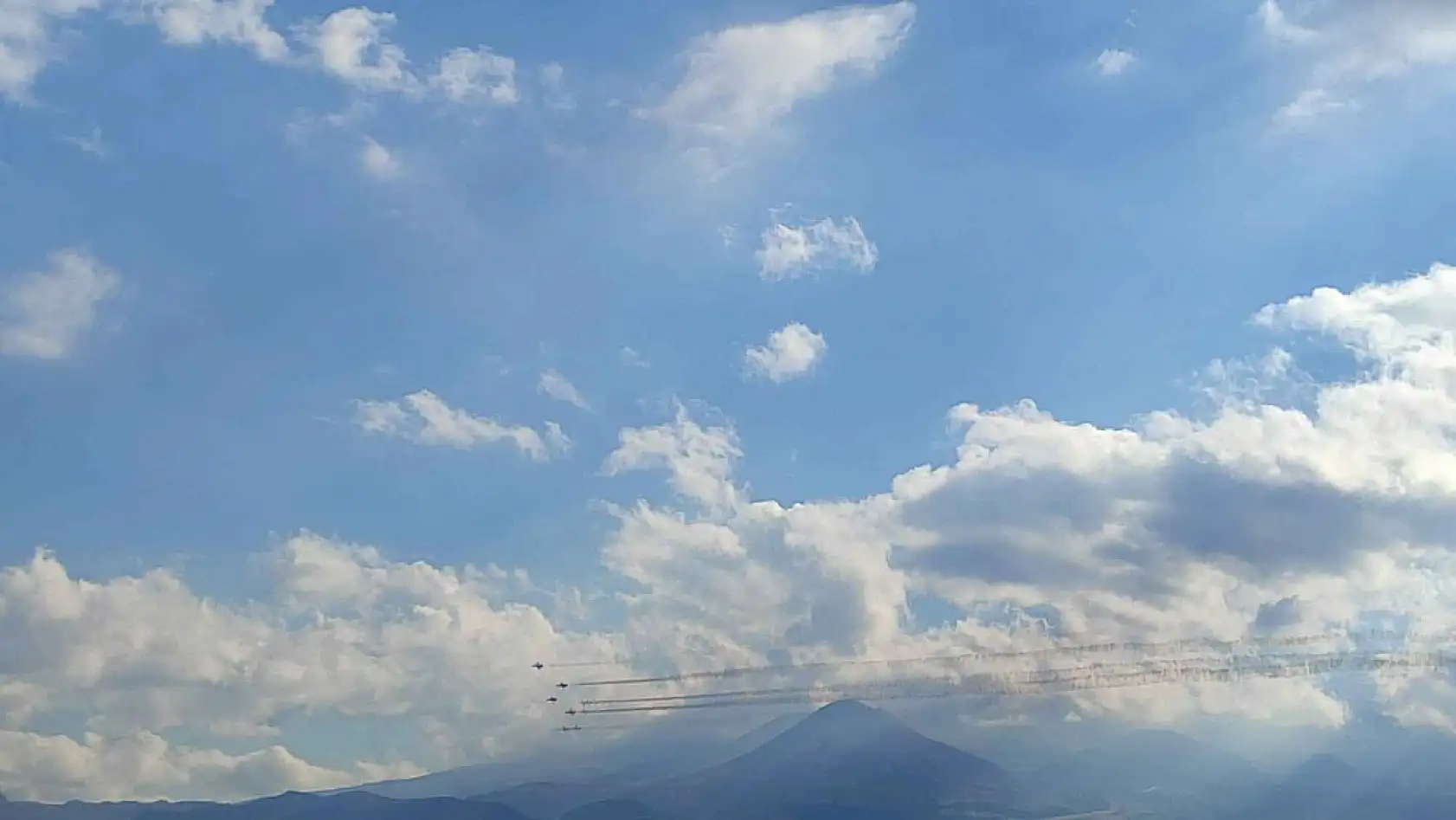 Kayseri'de gökyüzünde dikkat çeken görüntü!
