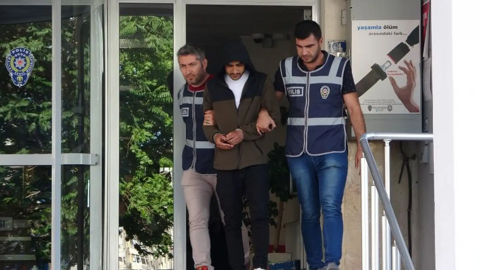 Anne yüreği dayanamadı, cezaevine giden oğluna döner getirdi