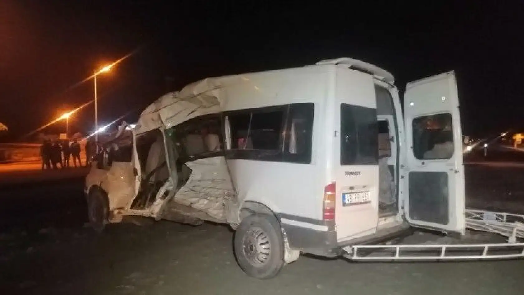 Dehşet kazada 5'i ağır 19 yaralı