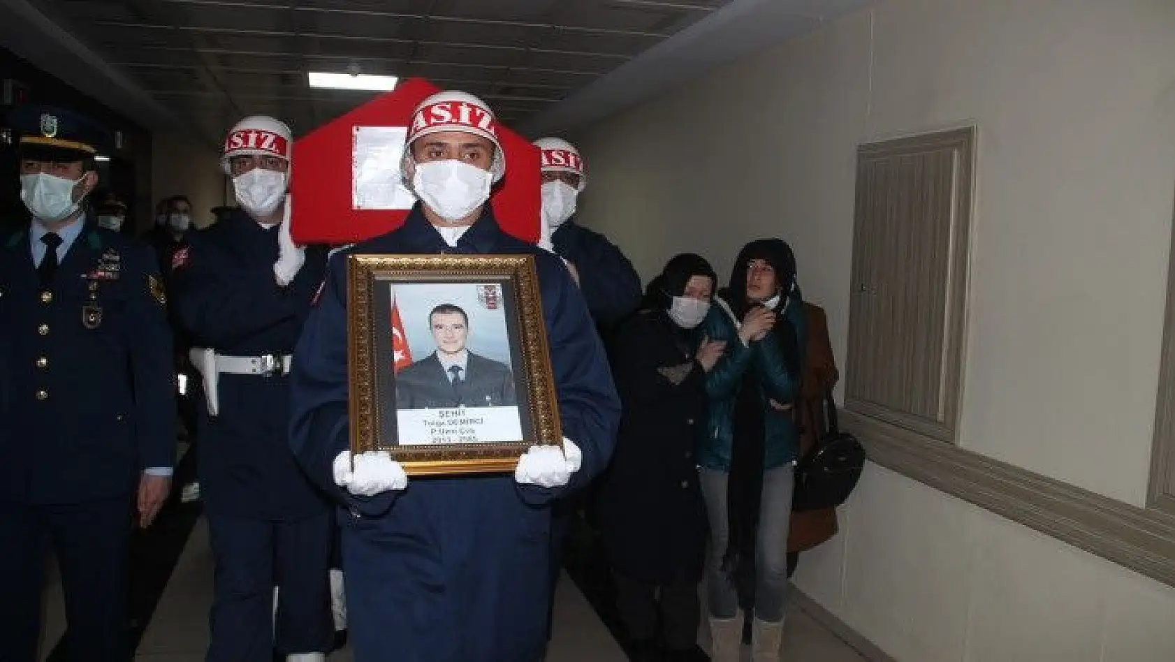 Şehidin kardeşinin feryadı yürekleri dağladı