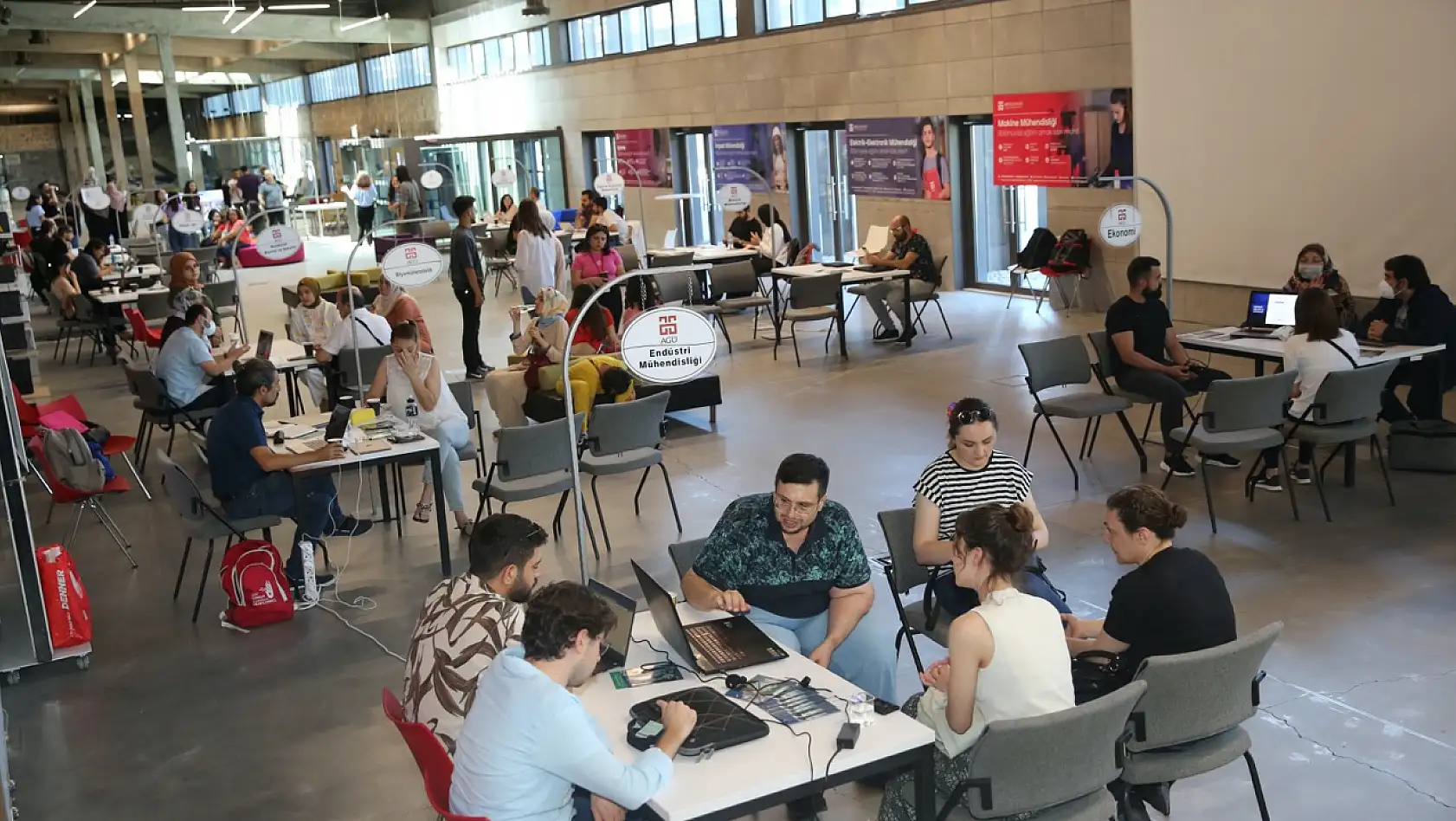 Abdullah Gül Üniversitesi'nde Tercih ve Tanıtım Günleri Başladı