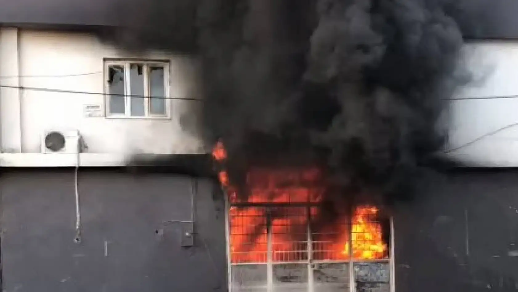 Adana'da atölye yangını