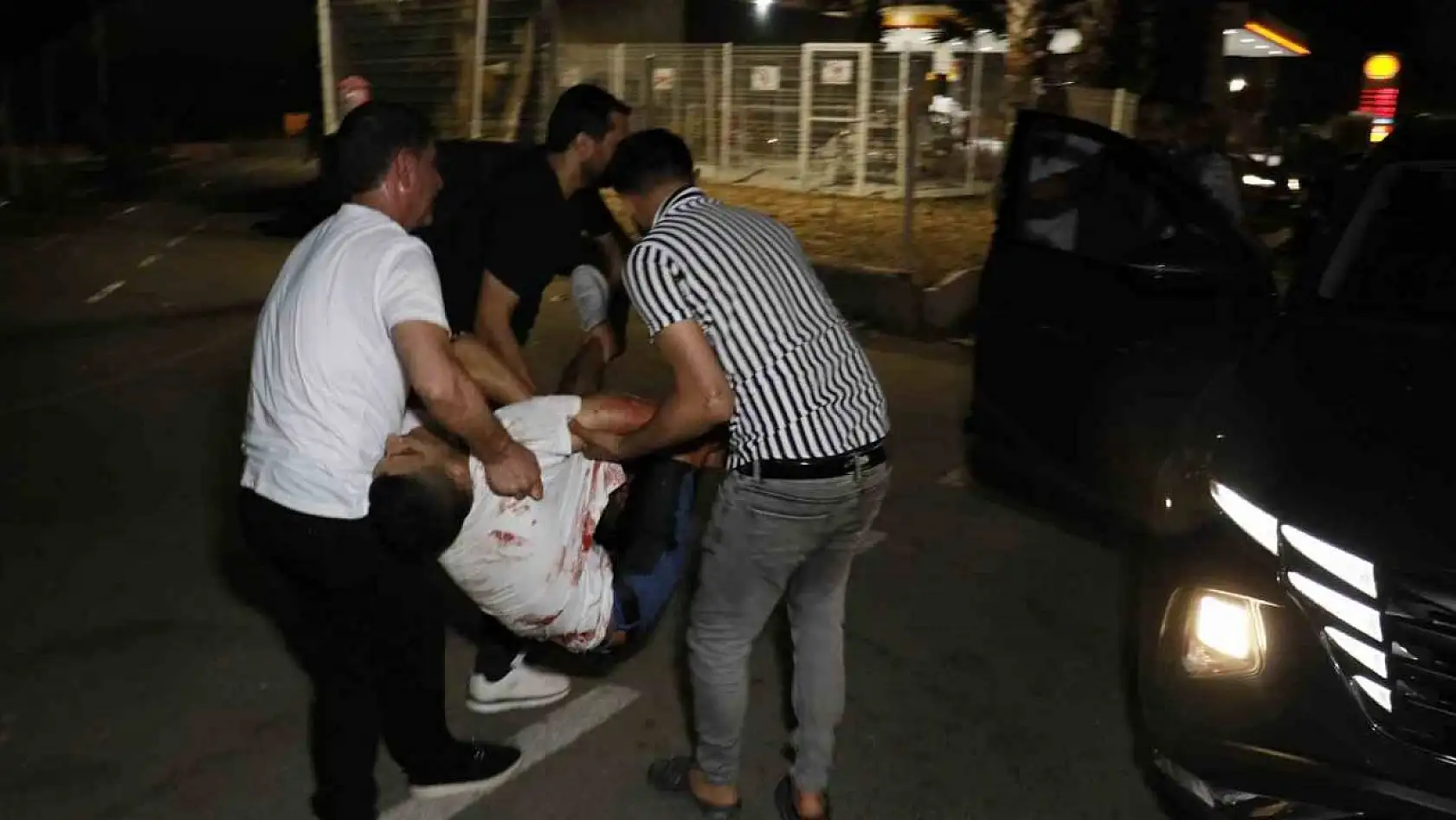 Adana'da barda tüfekler ve tabancalar konuştu: 3 yaralı